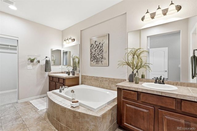 6175 S Paris Street, Englewood, CO 80111