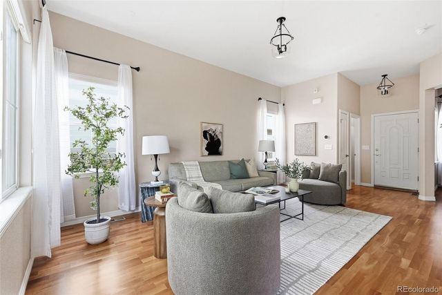 6175 S Paris Street, Englewood, CO 80111