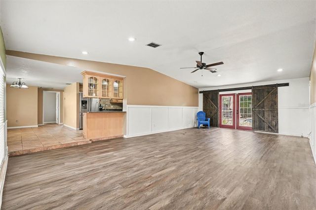 805 W COLLEGE AVENUE, Ruskin, FL 33570