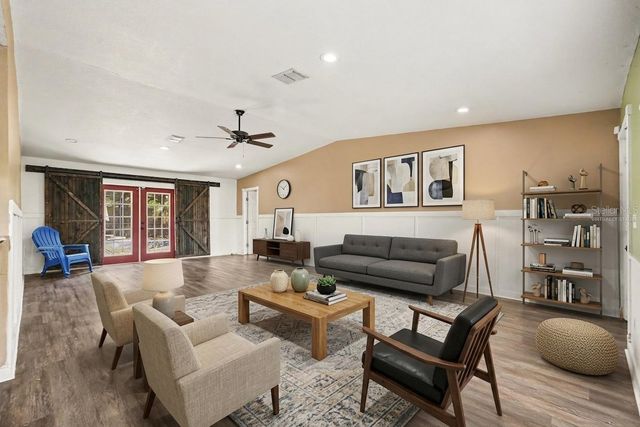 805 W COLLEGE AVENUE, Ruskin, FL 33570