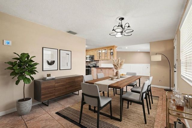 805 W COLLEGE AVENUE, Ruskin, FL 33570