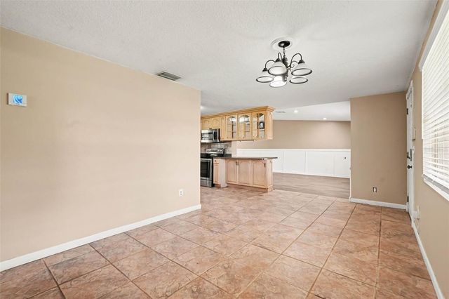 805 W COLLEGE AVENUE, Ruskin, FL 33570