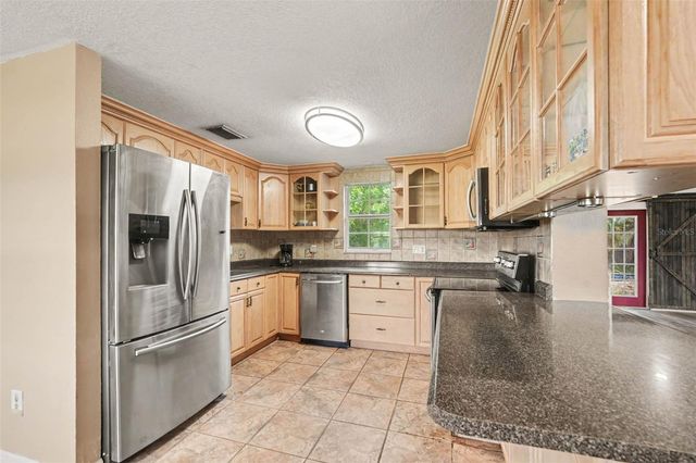 805 W COLLEGE AVENUE, Ruskin, FL 33570