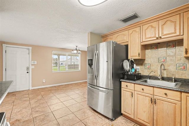 805 W COLLEGE AVENUE, Ruskin, FL 33570