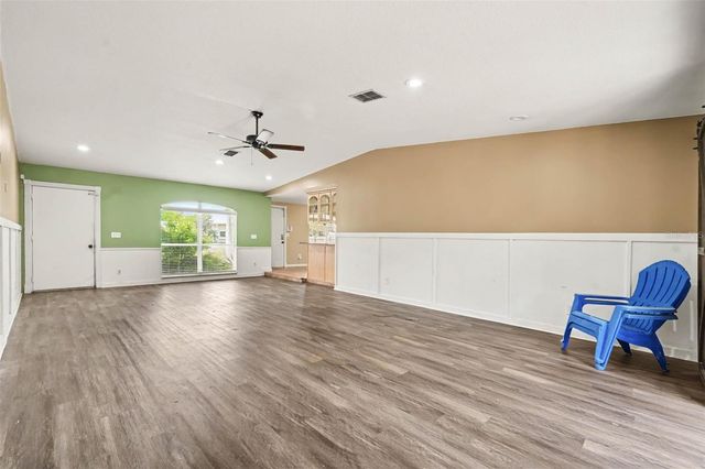 805 W COLLEGE AVENUE, Ruskin, FL 33570