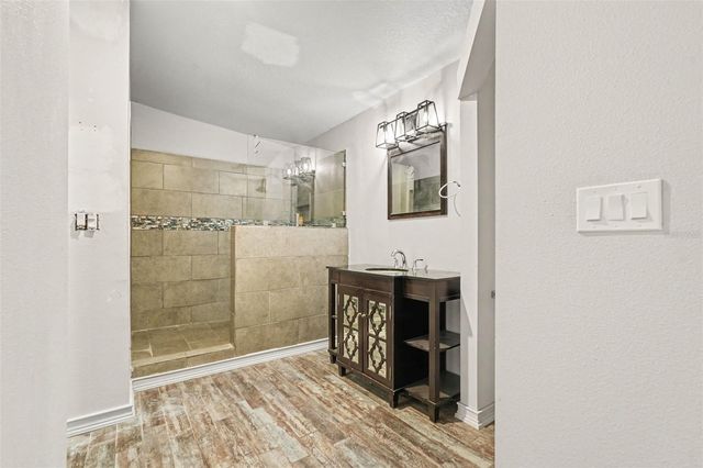 805 W COLLEGE AVENUE, Ruskin, FL 33570