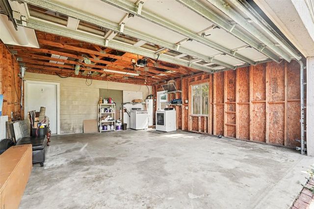 805 W COLLEGE AVENUE, Ruskin, FL 33570