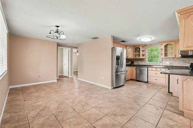 805 W COLLEGE AVENUE, Ruskin, FL 33570