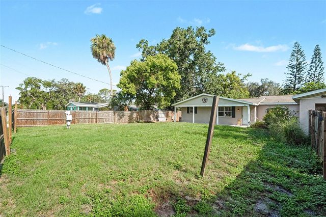 805 W COLLEGE AVENUE, Ruskin, FL 33570
