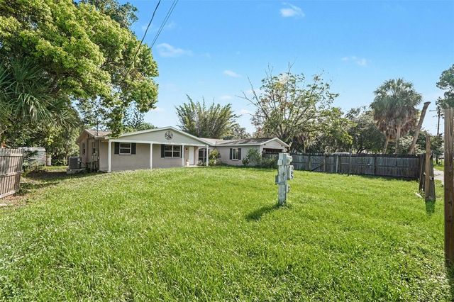 805 W COLLEGE AVENUE, Ruskin, FL 33570