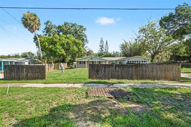 805 W COLLEGE AVENUE, Ruskin, FL 33570