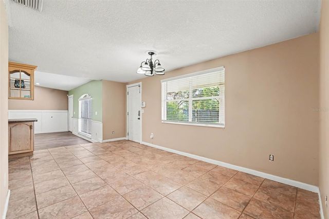 805 W COLLEGE AVENUE, Ruskin, FL 33570
