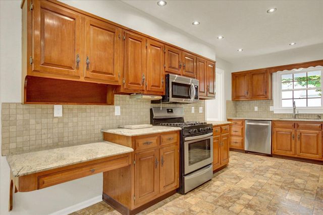 470 WOODCREST DR, Mechanicsburg, PA 17050