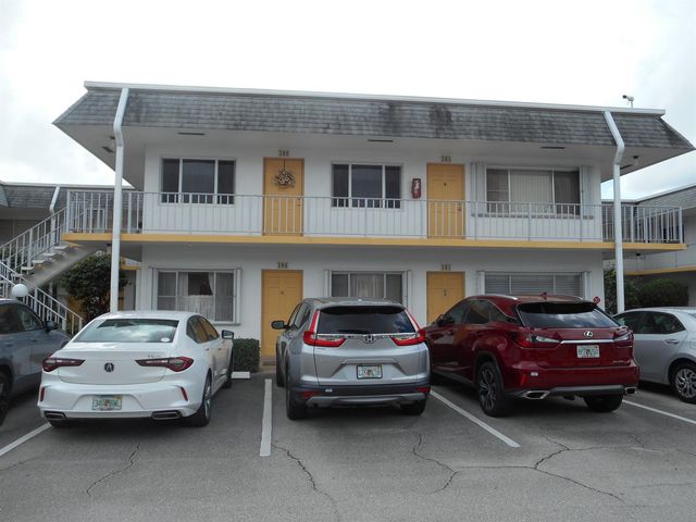 3322 Cynthia Lane 106, Lake Worth Beach, FL 33461