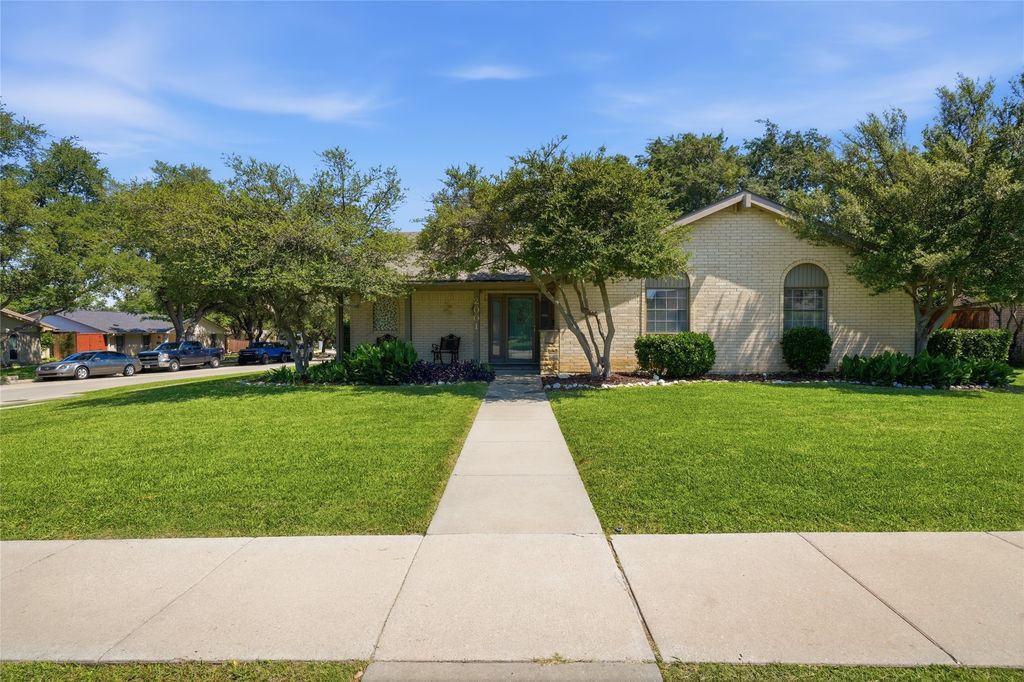 2001 Statler Drive, Carrollton, TX 75007