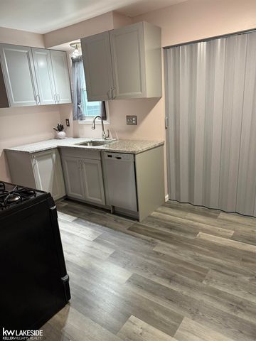 28336 Rosemont Street, Roseville, MI 48066