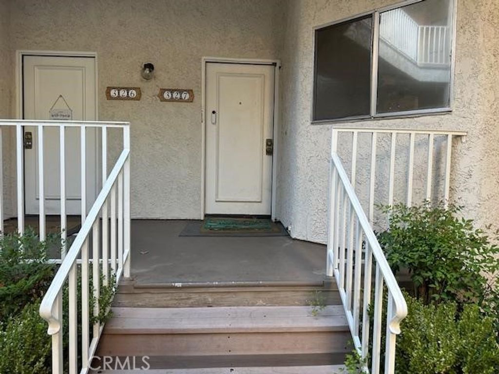 3378 Darby 327, Simi Valley, CA 93063 — photo 2