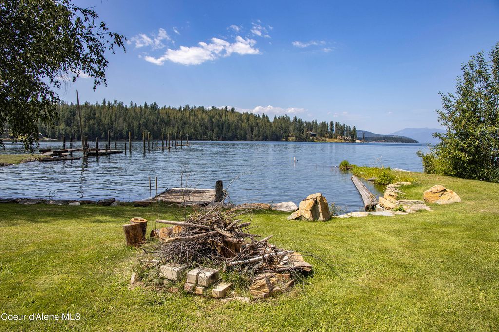 5 Blue Heron Ln, Hope, ID 83836