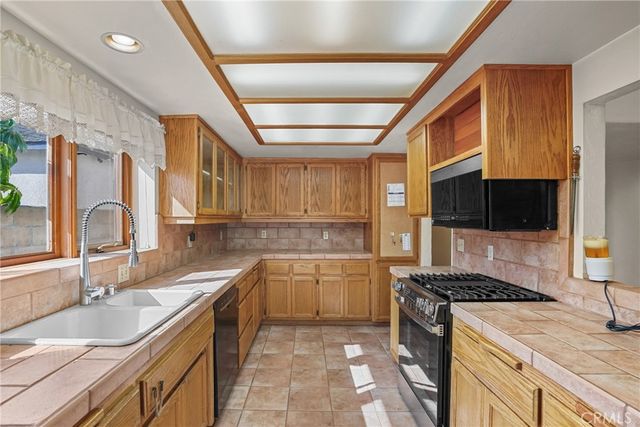 914 S McClelland, Santa Maria, CA 93454