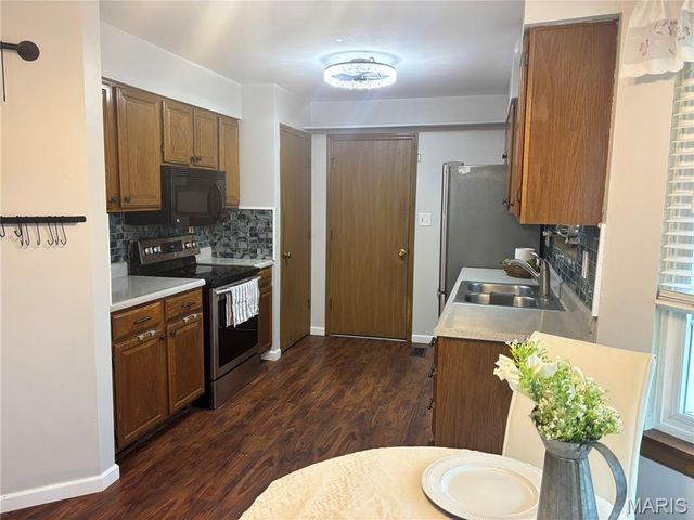 3115 Autumn Trace Drive, Maryland Heights, MO 63043