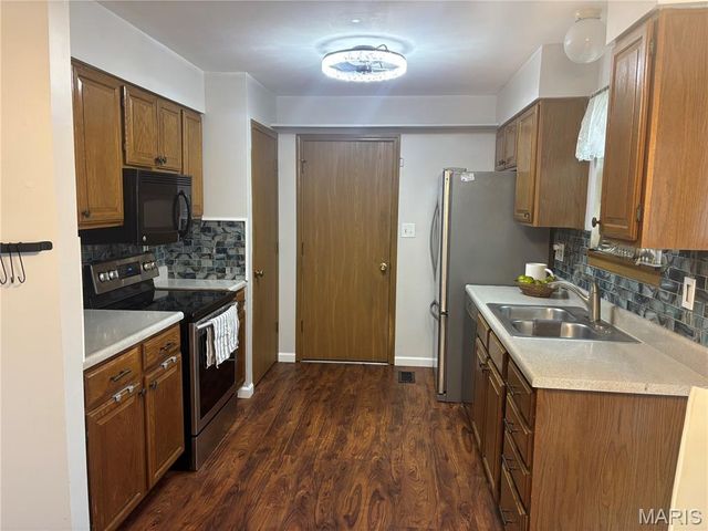 3115 Autumn Trace Drive, Maryland Heights, MO 63043