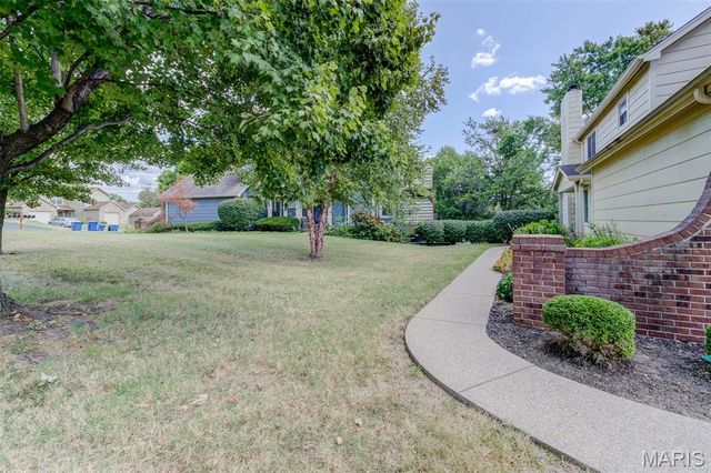 3115 Autumn Trace Drive, Maryland Heights, MO 63043