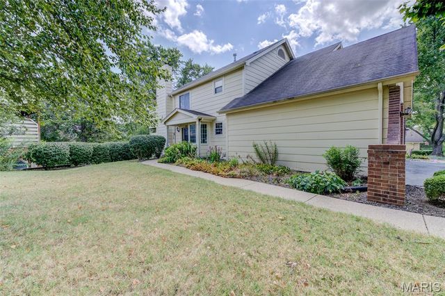 3115 Autumn Trace Drive, Maryland Heights, MO 63043