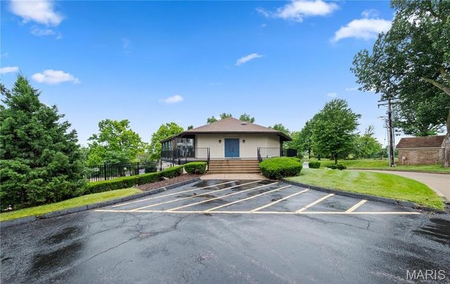 3115 Autumn Trace Drive, Maryland Heights, MO 63043