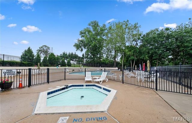 3115 Autumn Trace Drive, Maryland Heights, MO 63043