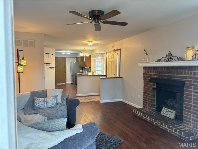 3115 Autumn Trace Drive, Maryland Heights, MO 63043