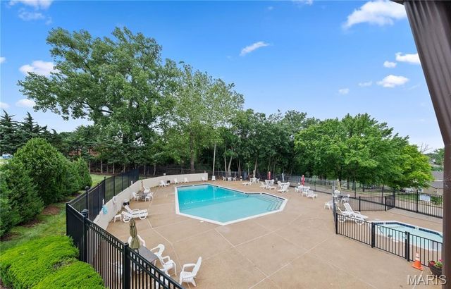 3115 Autumn Trace Drive, Maryland Heights, MO 63043