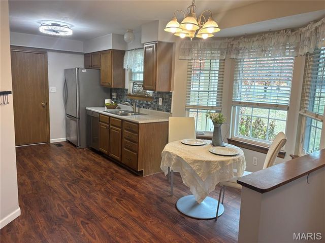 3115 Autumn Trace Drive, Maryland Heights, MO 63043