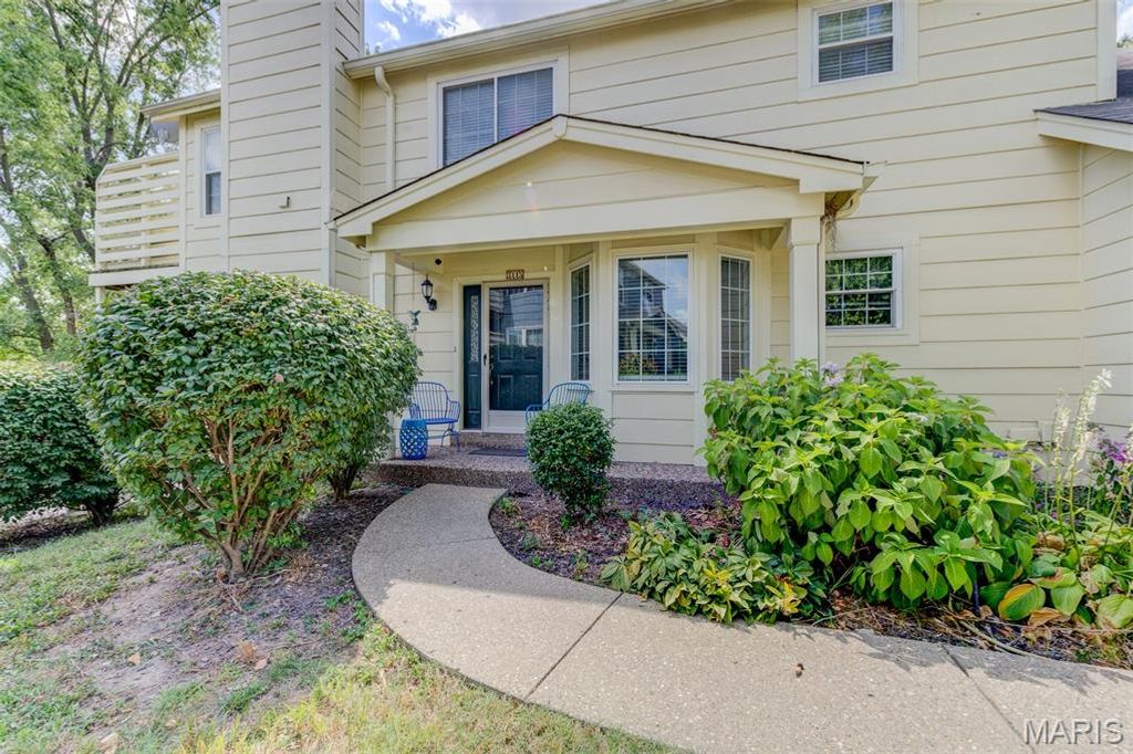 3115 Autumn Trace Drive, Maryland Heights, MO 63043