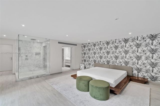 1030 N Venetian Dr, Miami, FL 33139