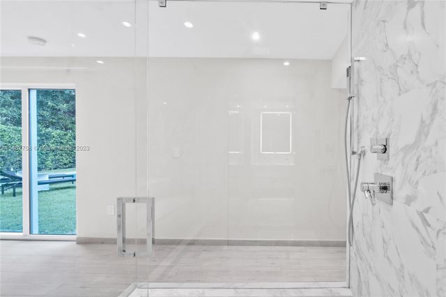 1030 N Venetian Dr, Miami, FL 33139