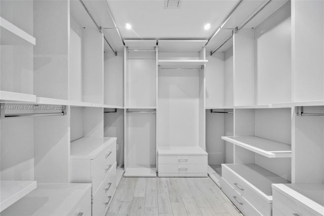 1030 N Venetian Dr, Miami, FL 33139