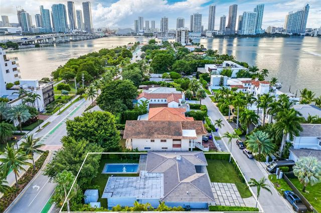 1030 N Venetian Dr, Miami, FL 33139