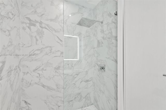 1030 N Venetian Dr, Miami, FL 33139