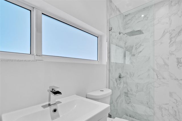 1030 N Venetian Dr, Miami, FL 33139