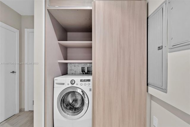 1030 N Venetian Dr, Miami, FL 33139