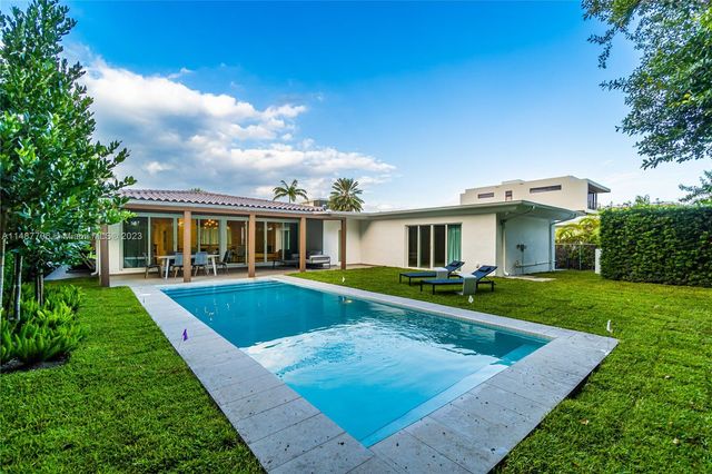 1030 N Venetian Dr, Miami, FL 33139