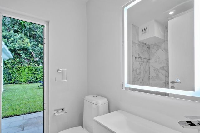 1030 N Venetian Dr, Miami, FL 33139