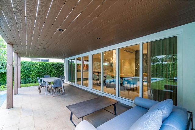 1030 N Venetian Dr, Miami, FL 33139