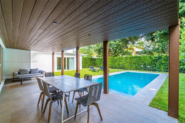 1030 N Venetian Dr, Miami, FL 33139