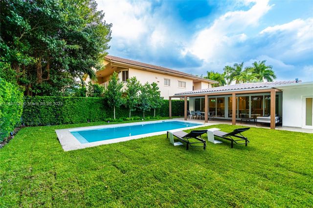 1030 N Venetian Dr, Miami, FL 33139