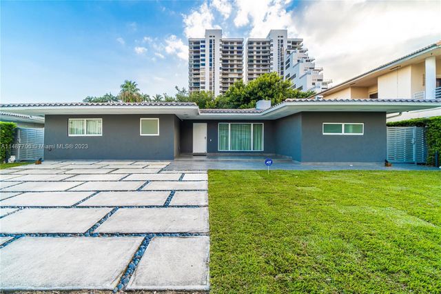 1030 N Venetian Dr, Miami, FL 33139