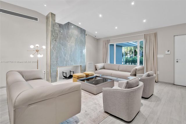 1030 N Venetian Dr, Miami, FL 33139