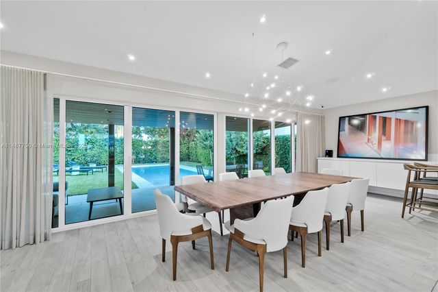 1030 N Venetian Dr, Miami, FL 33139