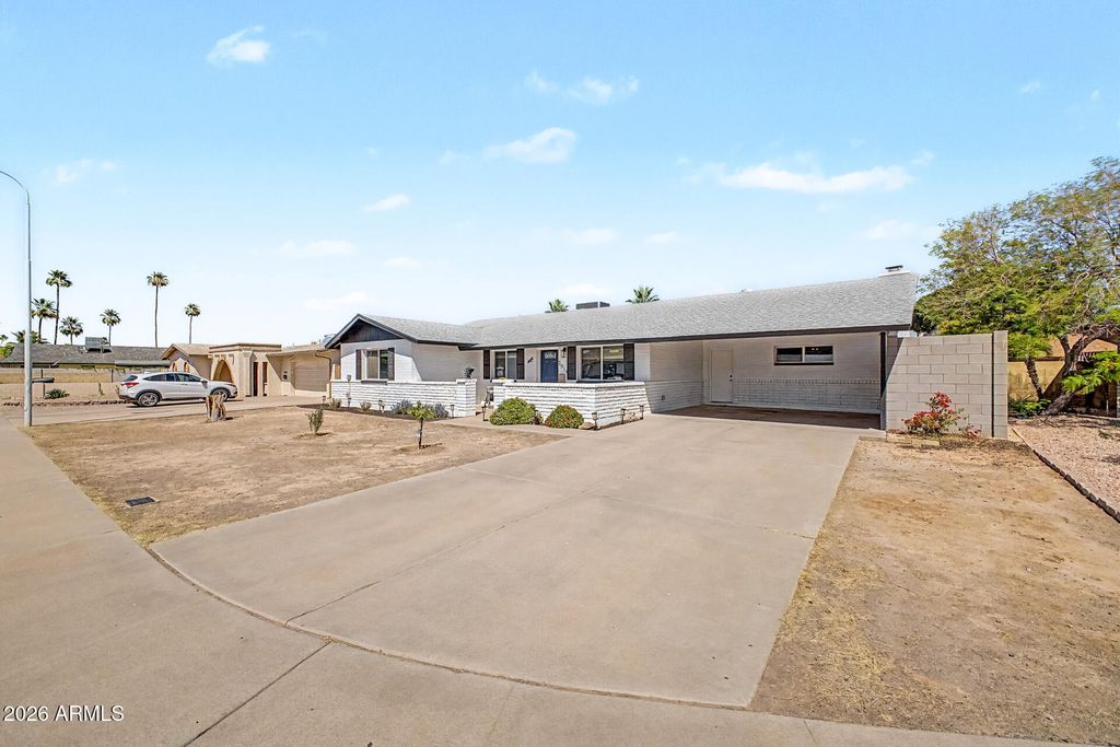 Image 3 of property listing at 5919 S JENTILLY Lane, Tempe, AZ 85283