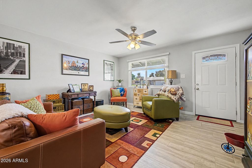 Image 9 of property listing at 5919 S JENTILLY Lane, Tempe, AZ 85283